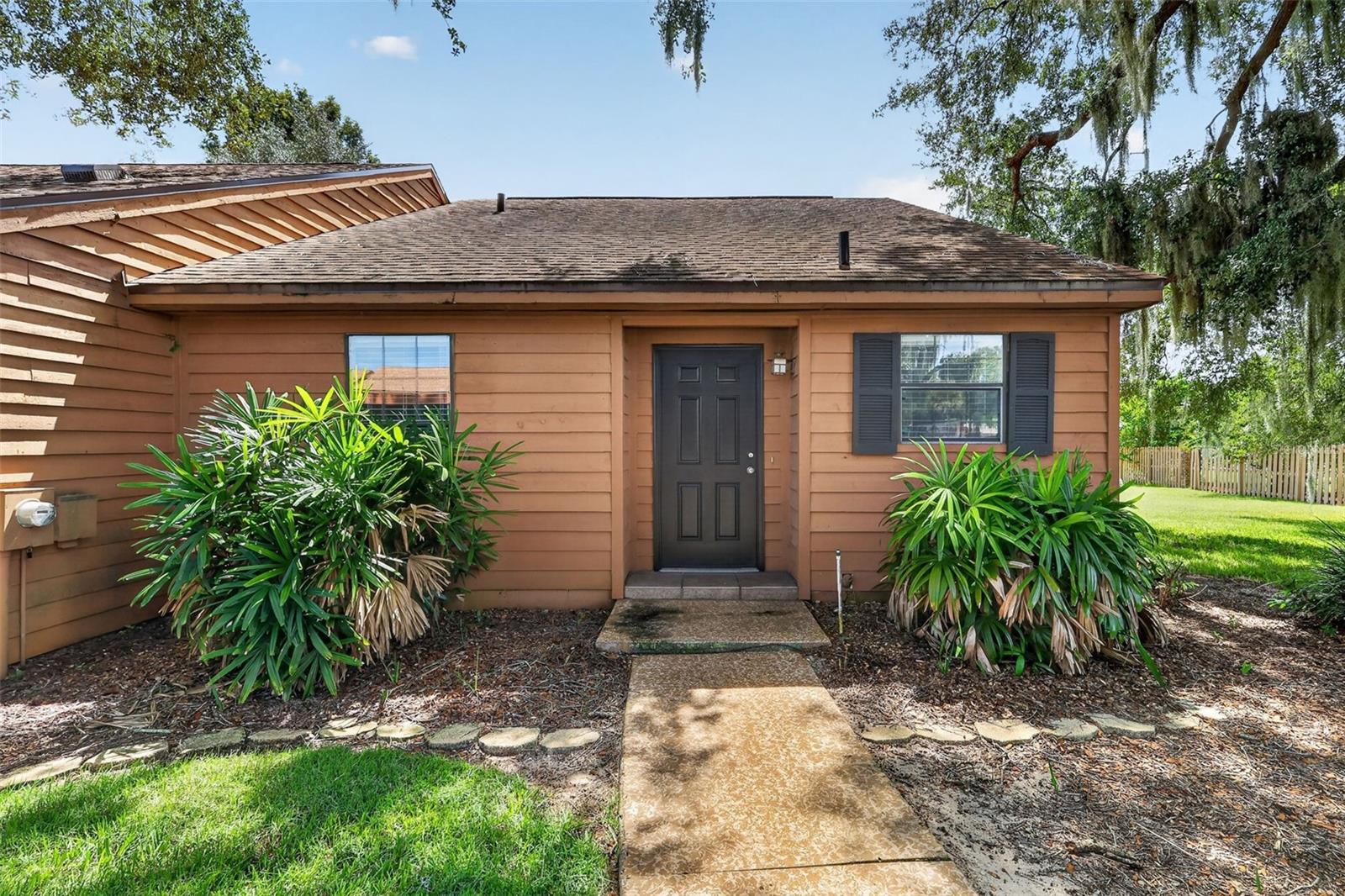 4 Cove Lane, Eustis, FL