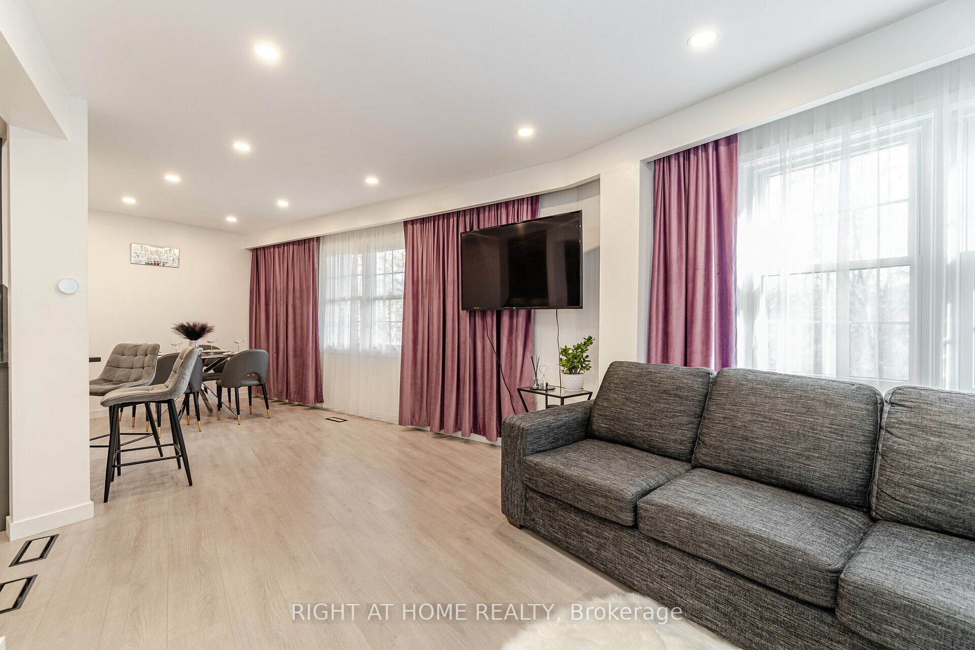 2120 E Rathburn Rd 72