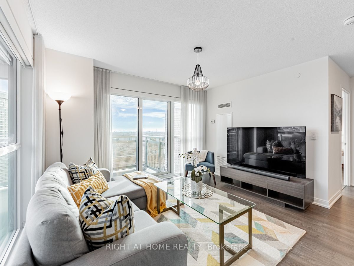 275 Village Green Sq 2716