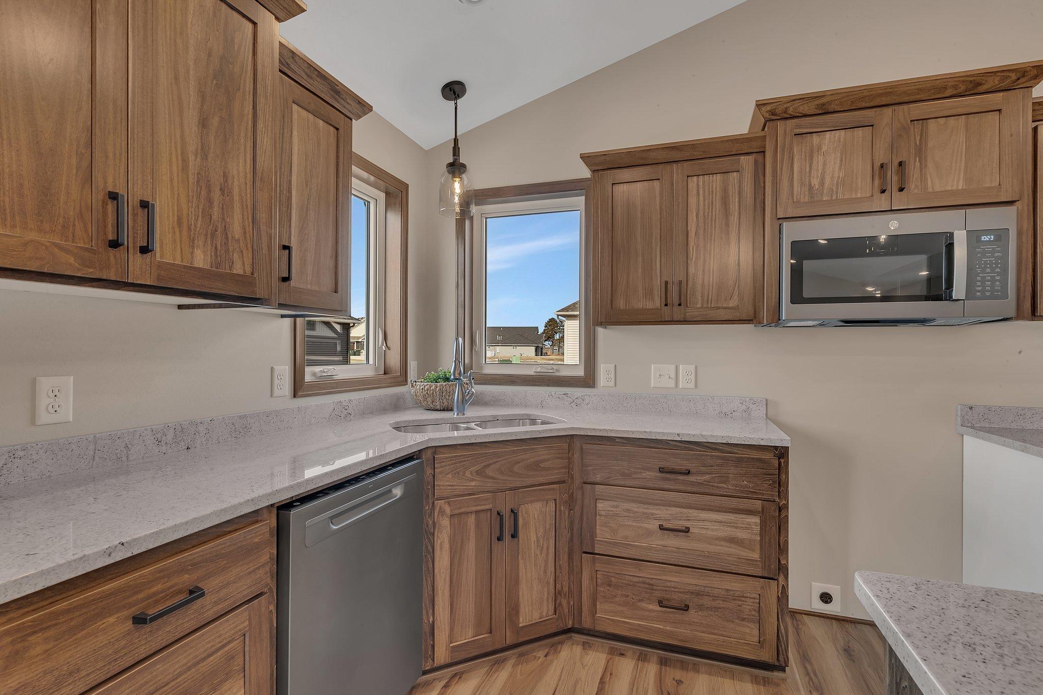 2000 Sandstone Loop N