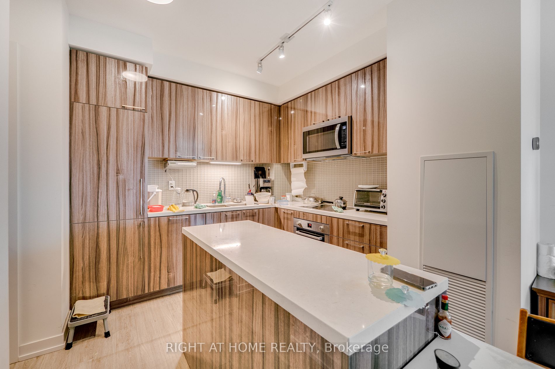 1 Grandview Ave 1209