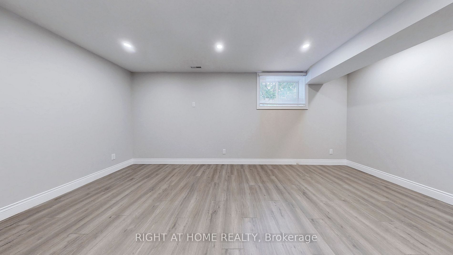 1348 Ashwood Terr