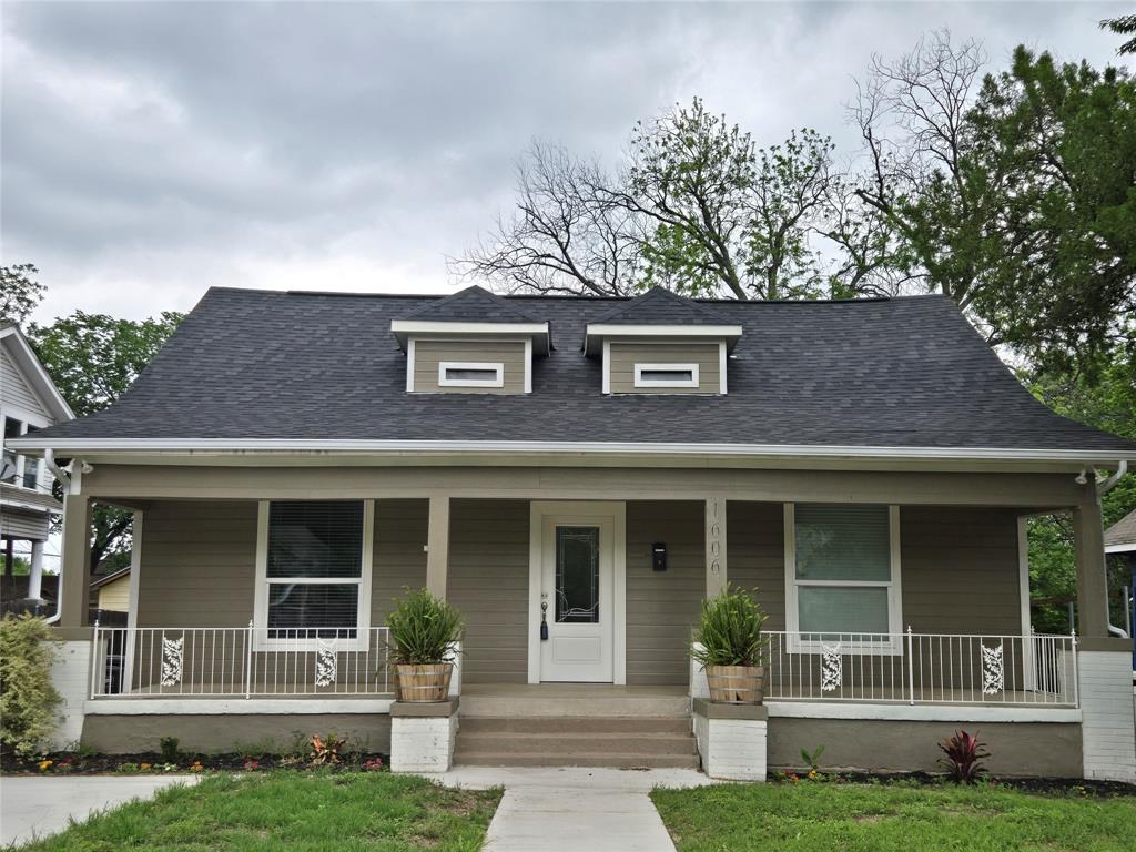 NEW INCREDIBLE PRICE—below appraised value! This stunning and beautifully renovated home, where timeless charm meets modern luxury. Features soaring ceilings and an open-concept design, this bright and airy space is enhanced by gorgeous blonde wood floors flowing seamlessly throughout. The heart of the home—an inviting eat-in kitchen—boasts sleek countertops, designer appliances, and a stylish modern pantry door, perfect for both casual dining and entertaining. Retreat to your private primary suite, thoughtfully set apart for ultimate relaxation.
The hall bathroom is straight out of a design magazine, featuring a breathtaking floral backdrop and a freestanding clawfoot bathtub—a luxurious sanctuary for unwinding.  Even more impressive, this property includes a detached guest house (553 sq feet), complete with a fully equipped kitchen, bedroom with ensuite bathroom, and living room. Ideal for hosting loved ones, an office, a studio, generate rental income or whatever your heart desires.
Perfectly situated in the heart of Fort Worth, you’ll be just minutes from top attractions like the Stockyards, Cultural District, world-class museums, vibrant Downtown, and an array of restaurants and entertainment. Plus, with easy access to major highways, getting anywhere is a breeze.
This home is truly a gem—a stunning blend of character, comfort, and convenience. This isn’t just a home—it’s a rare opportunity. Don’t wait—take advantage of this unbeatable NEW PRICE today!