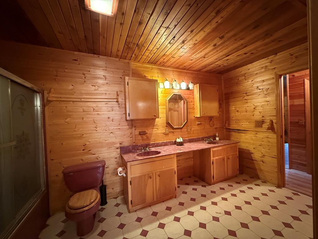 102 Overland Trail