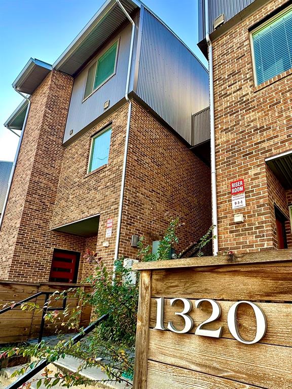 Welcome home to a stunning 2-story apartment in the heart of the Fort Worth Medical District. This modern unit offers an open-concept living area with amazing natural lighting and stunning hardwood floors throughout as well as a half-bath off the living space. The beautiful kitchen features waterfall granite countertops and stainless steel appliances.. There are 2 spacious bedrooms, each with an ensuite bathroom and walk in closets. Both bedrooms are located on the second level. Gas, water, sewer and trash utilities are included. The tenant will be responsible for electric, internet and renters insurance. Conveniently located near local dining, shopping, and entertainment, with easy access to major highways. Schedule a tour today as this incredible property won't last long!
