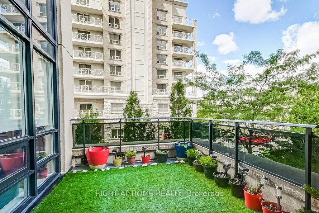 520 W Steeles Ave 212