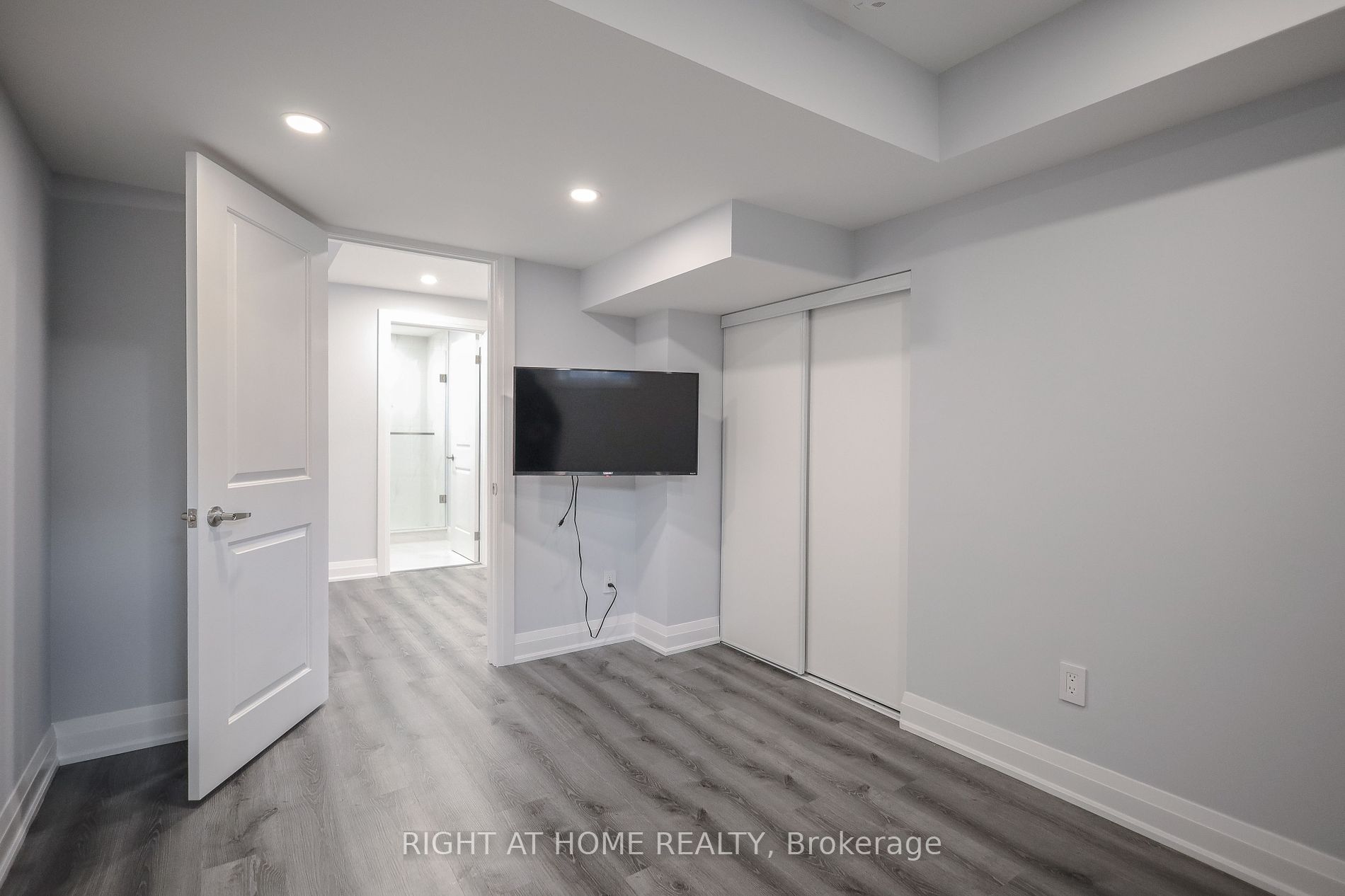 491 Melville Ave Bsmt