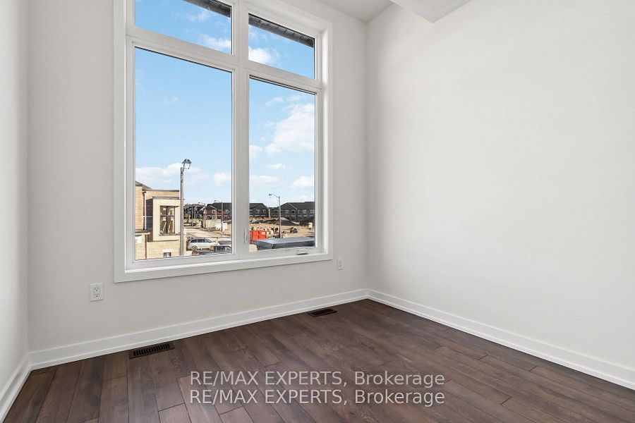 33 Kinloss St