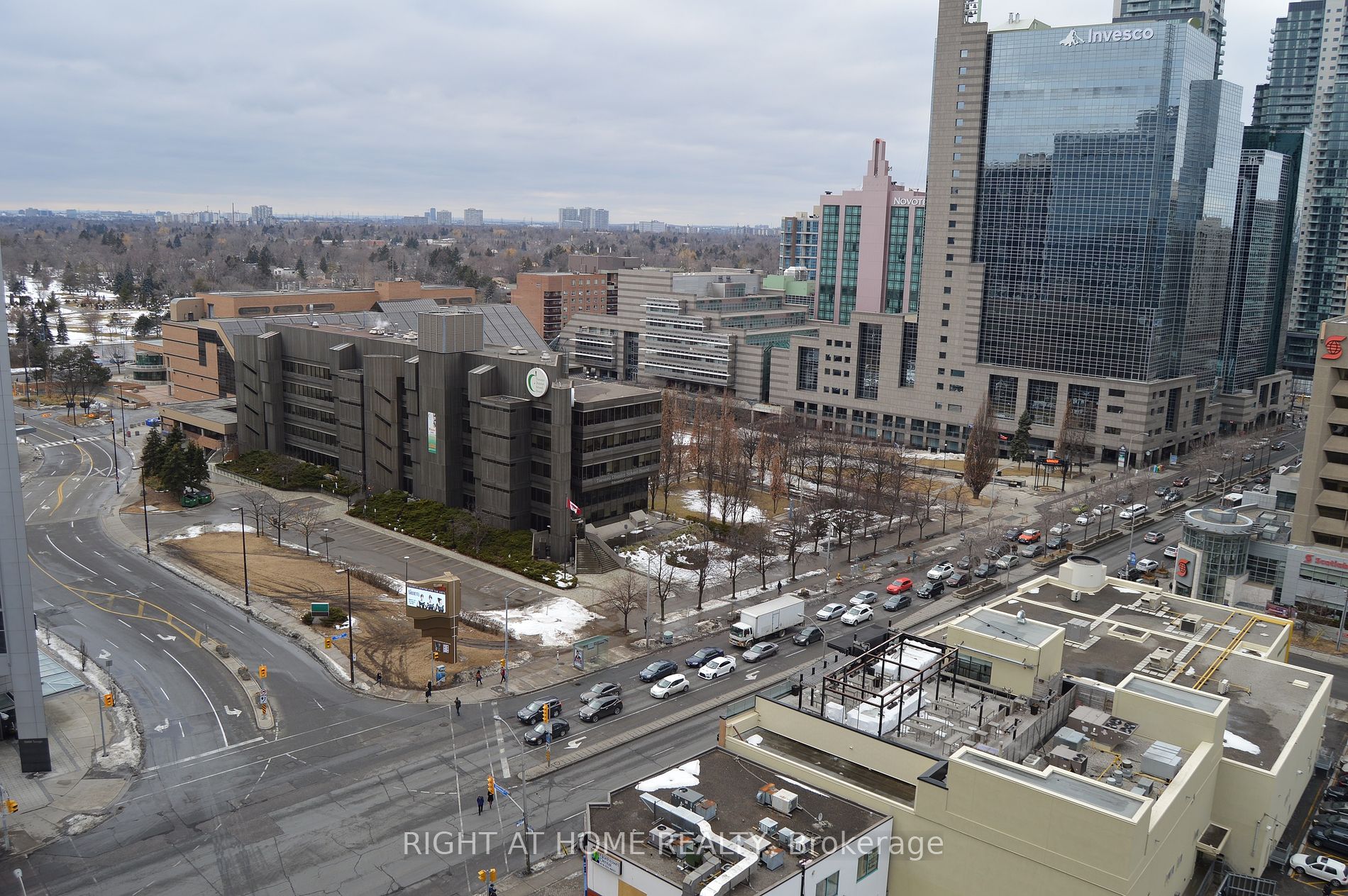 18 Hollywood Ave Ph106