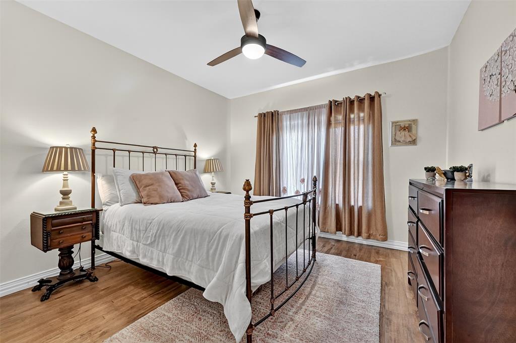38 Lone Oak Boulevard