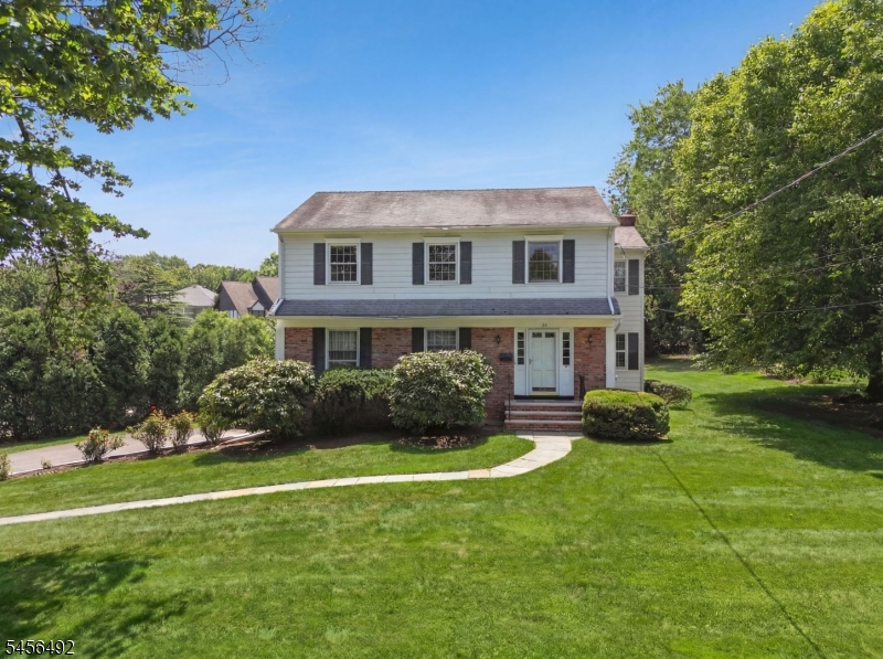 24 Woodland Rd