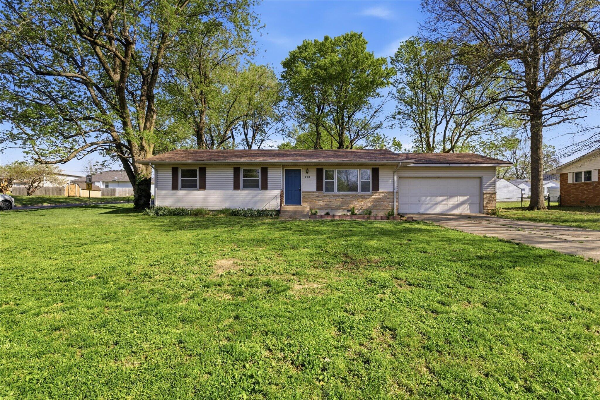 200 W Nellie Avenue
