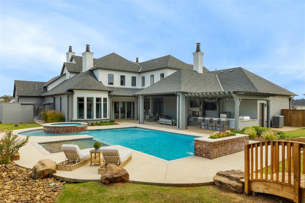 5001 Water Oak Way