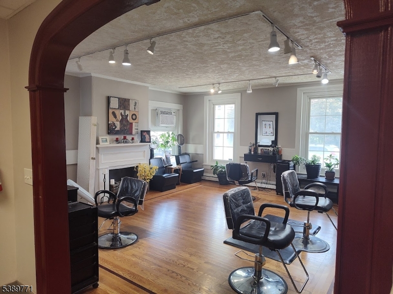 124 W Washington Ave 1