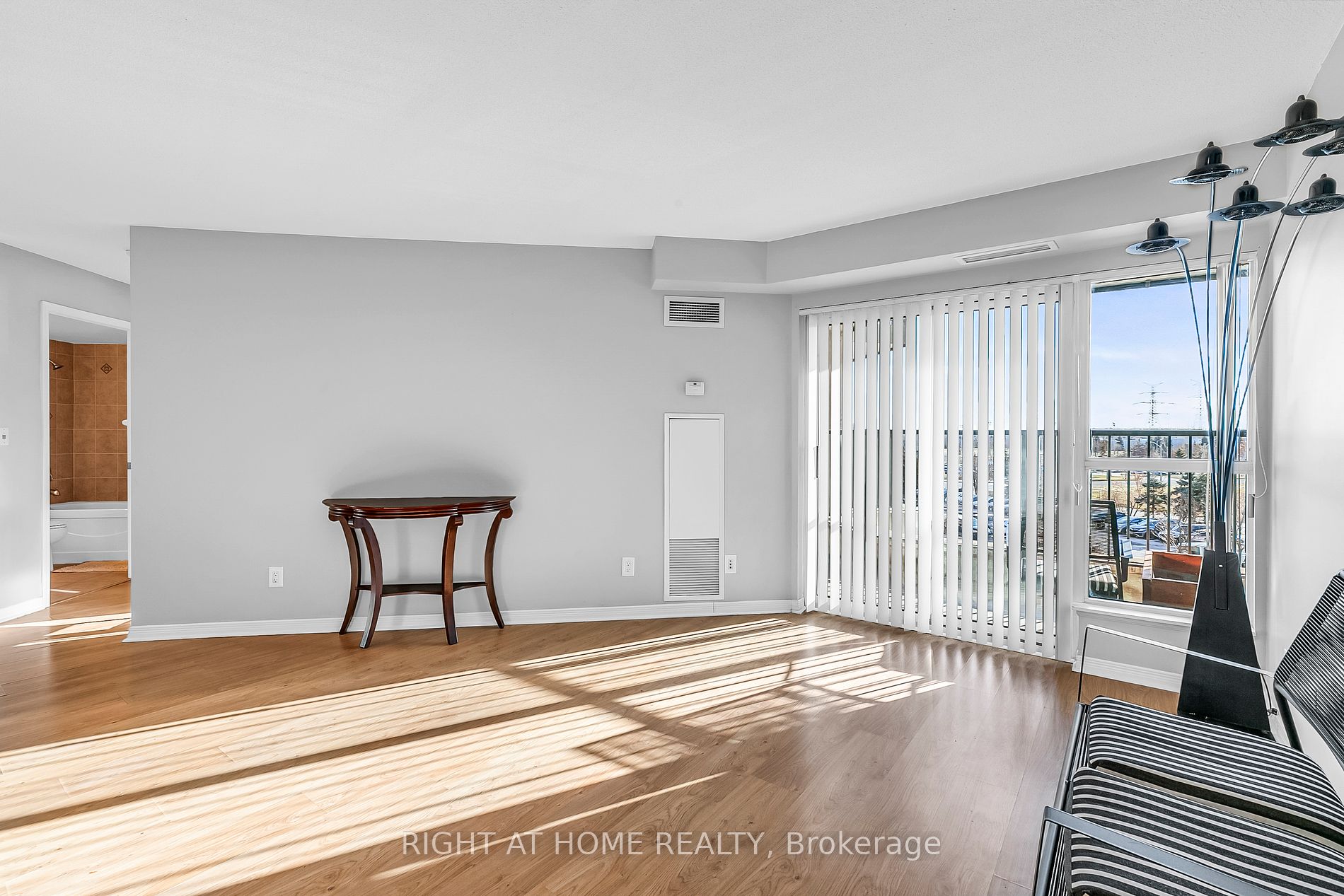 185 Oneida Cres 320