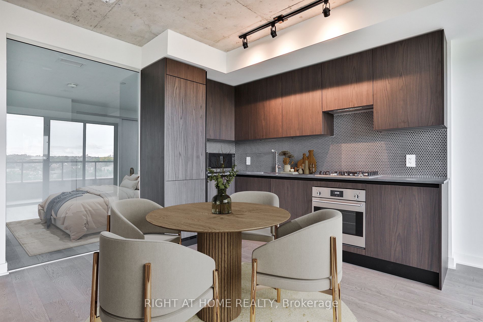 2720 W Dundas St 512