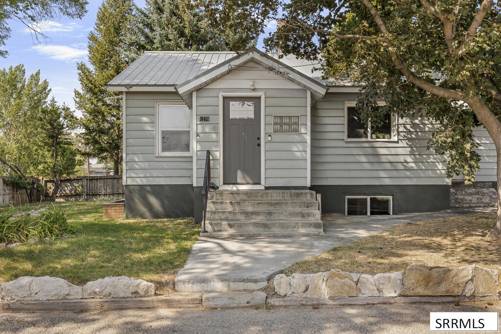 1270 Elmore