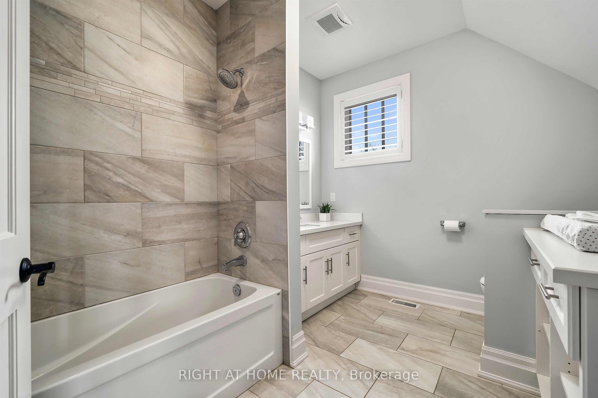 1338 Tansley Dr