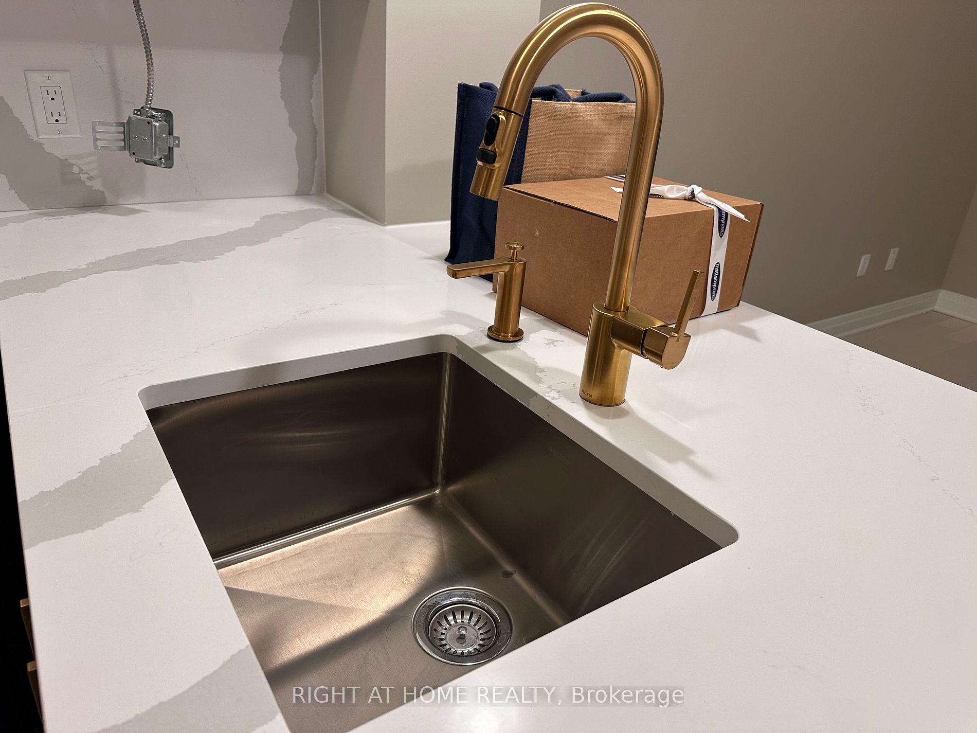 460 Gordon Krantz Ave 621