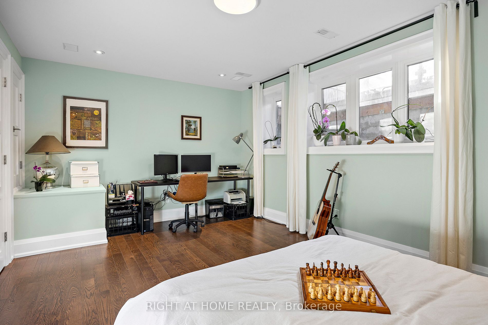 55 Stibbard Ave