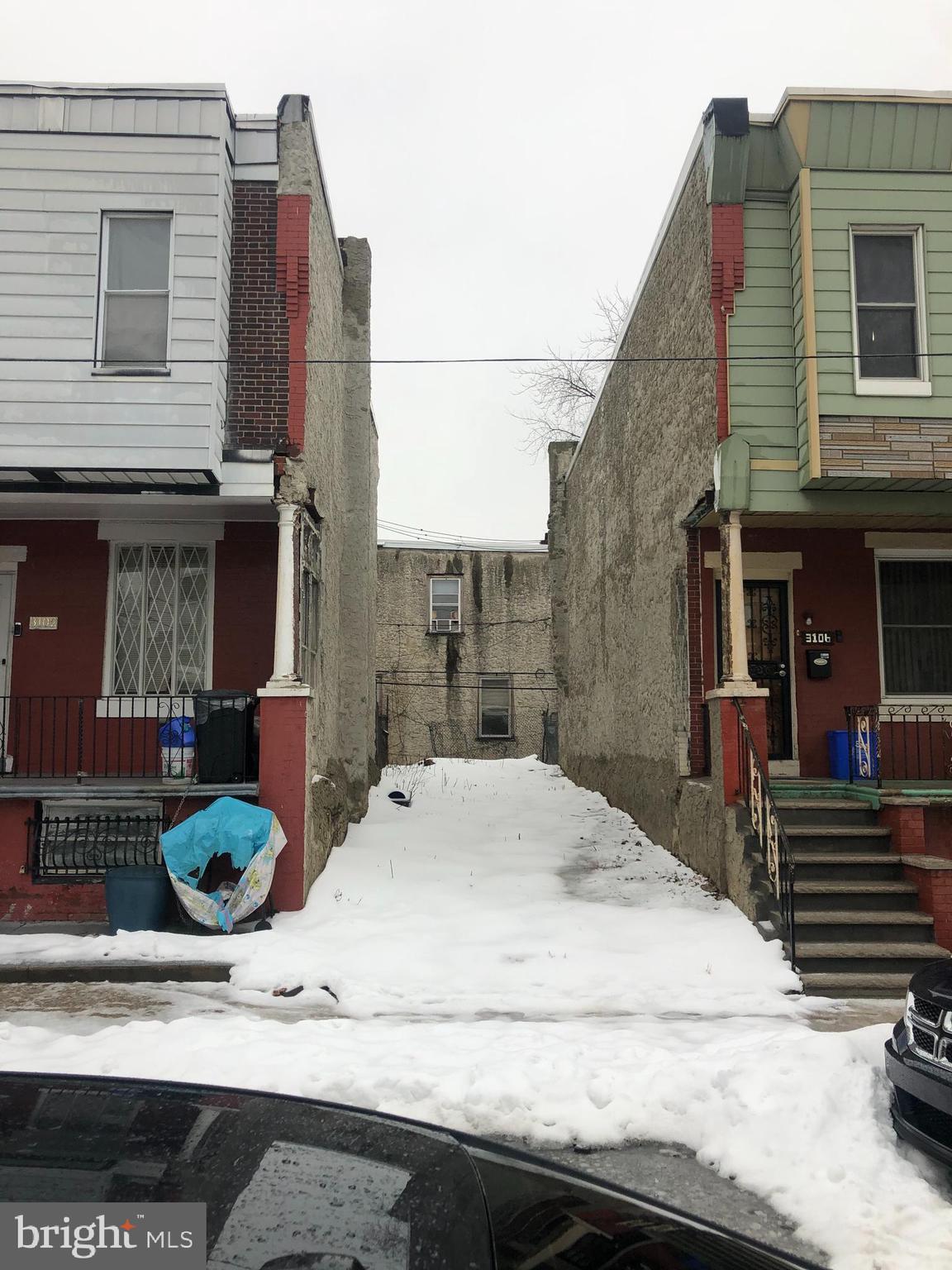 845 Square Foot Lot. Zoned RM1 - Possibility for a duplex (Multifamily - RM1 ZONING). Lot dimensions : 14 ft wide X 60 Ft deep. Excellent area near 28th & Allegheny. Drive by to see it ! Buyer responsible for obtaining a clear U&O. Give me a call today to make a deal !
