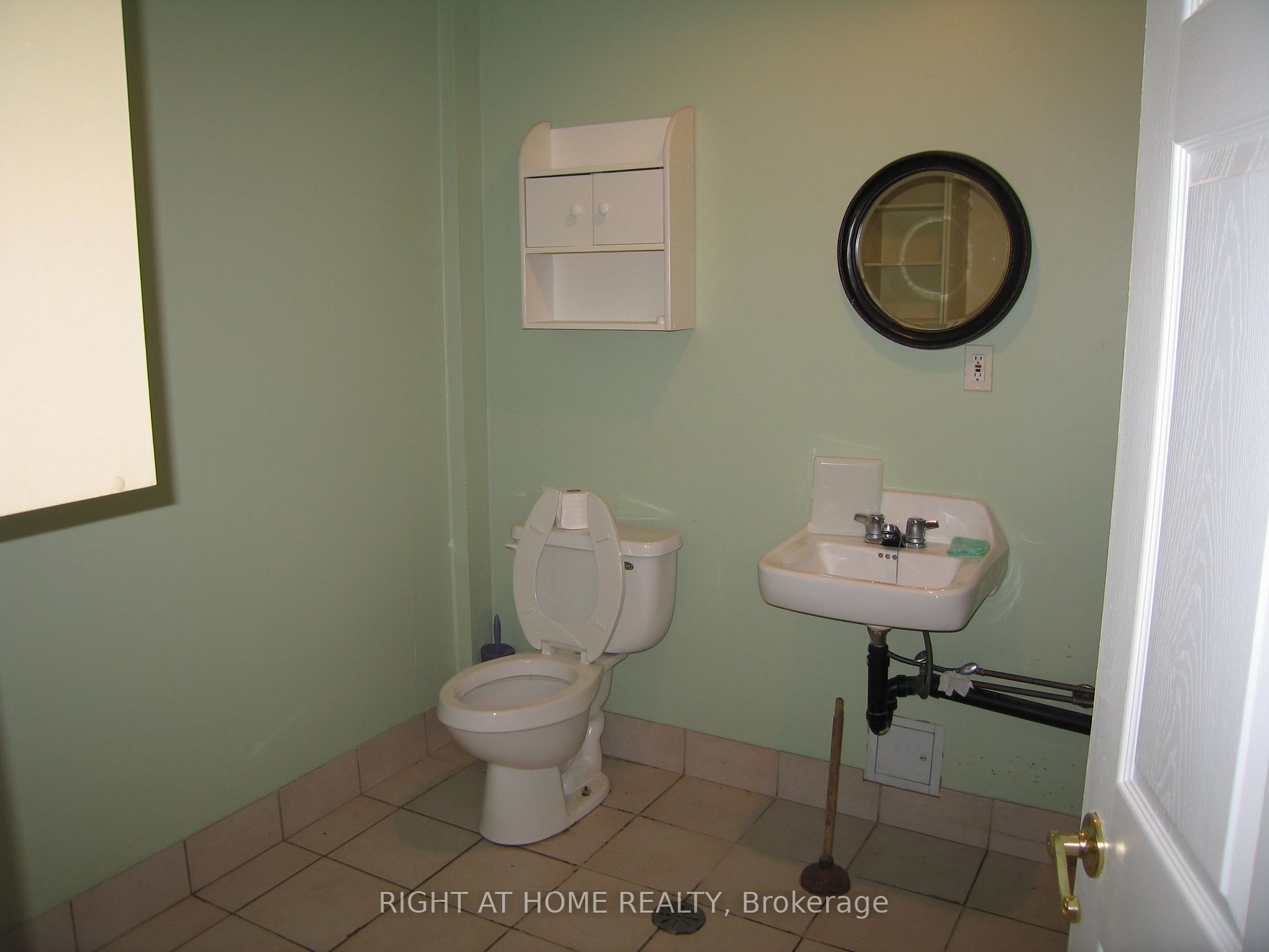 100 E Bloor St