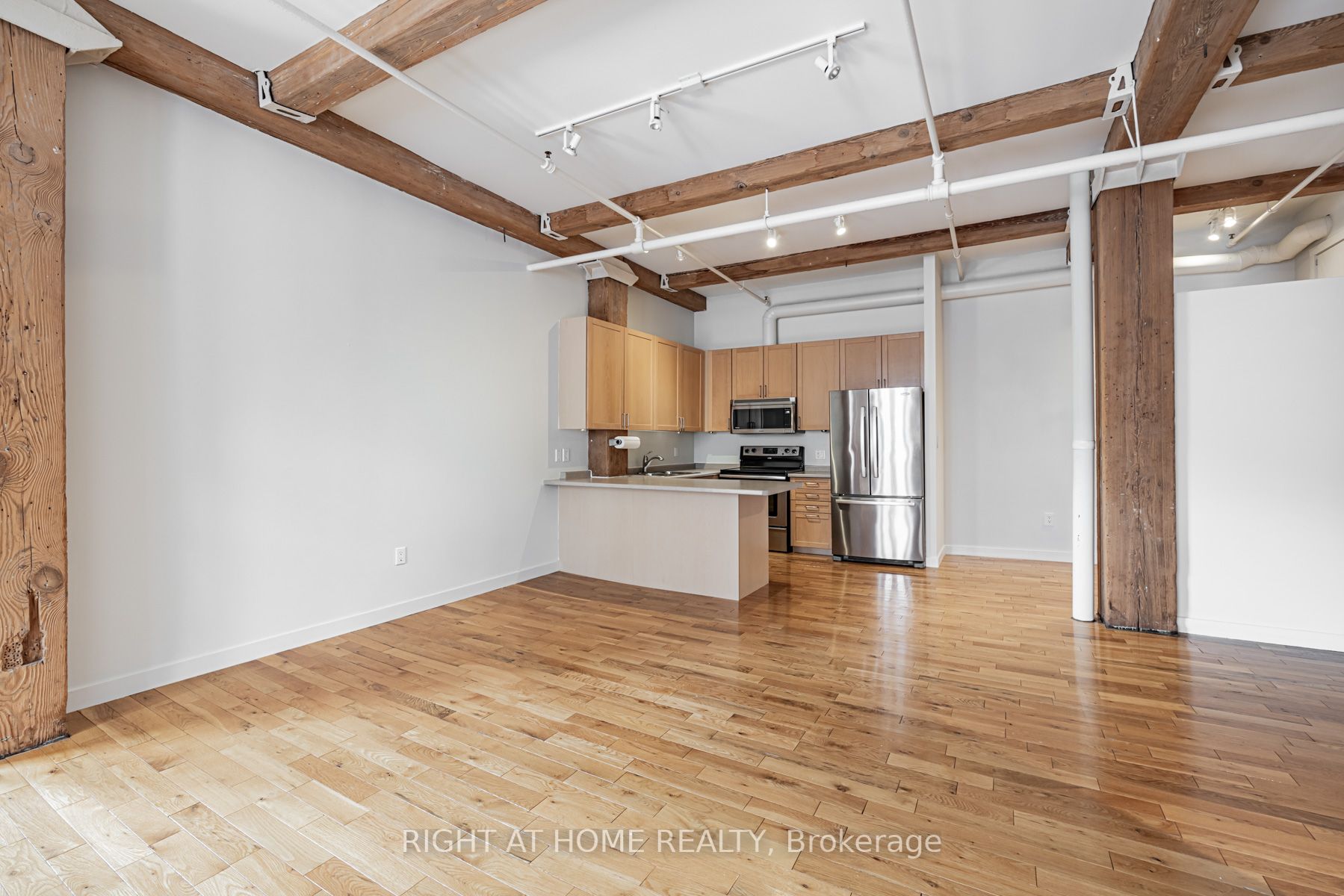 90 Sherbourne St 205