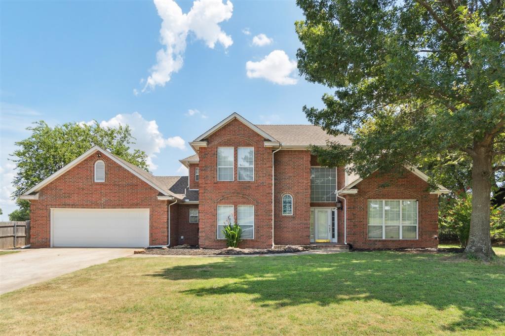 This charming 3-bedroom, 2.5-bath home sits on just over half an acre (.56) in a prime Norman location, offering the perfect balance of country living with all the conveniences of the city just minutes away—shopping, dining, schools, and more.
Step inside to a grand entryway with soaring ceilings, leading into an open kitchen and living area that flows seamlessly into the formal dining space—a layout designed for both comfort and entertaining. A designated office provides the perfect space to work from home or tackle projects in peace.
Upstairs, you’ll find two bedrooms, one being a second ensuite with a private balcony and walk-in closet—an ideal retreat for guests or family. Natural light fills every room, highlighting the home’s warm and inviting atmosphere.
The property is serviced by its own well with a water softener system for independence, while also having public water available for added flexibility. Outside, the large yard, shaded by mature trees, offers endless potential to create your perfect retreat.
With its thoughtful design, spacious lot, and unbeatable location to Norman, this home is truly a rare find. Don’t miss your chance to make it yours!