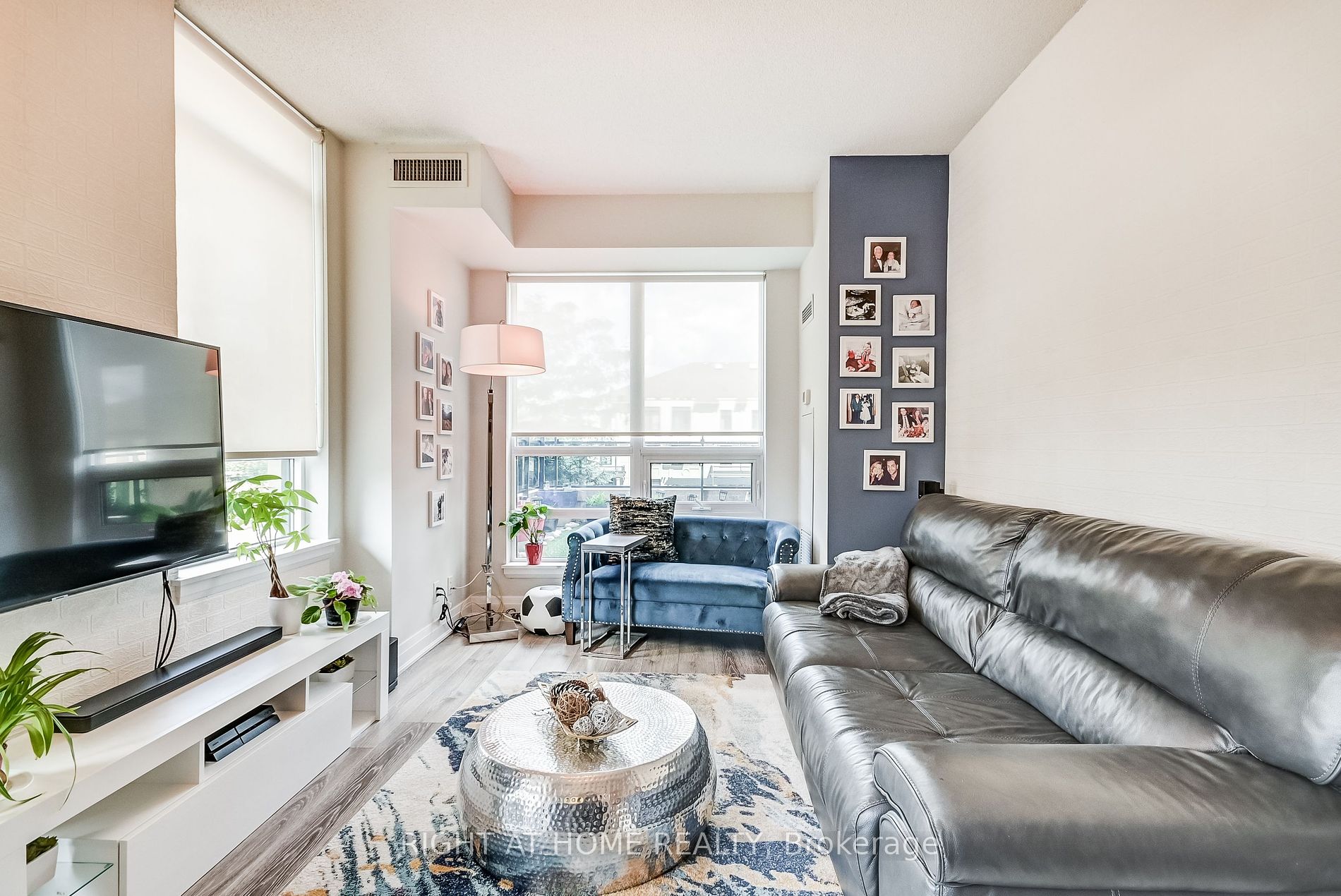 520 W Steeles Ave 212