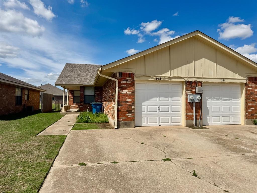 LOCATION LOCATION LOCATION! Walk or bike to elementary school, Edmond North, UCO, multiple parks, food, and shopping options! A cozy duplex with 2 bedrooms, 1.5 bathroom, 1 car garage, and the fully fenced-in backyard is available.. *no pets please*