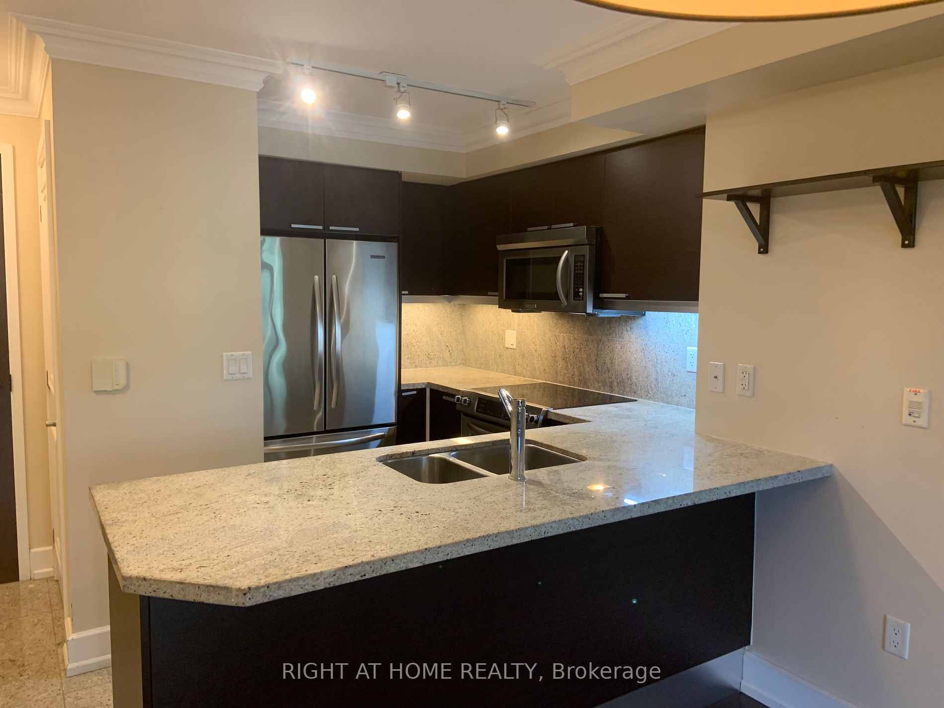 650 E Sheppard Ave 204