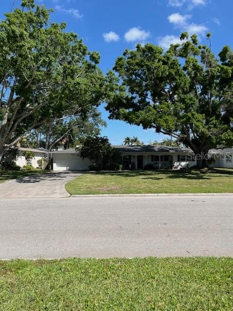 568 W Davis Boulevard