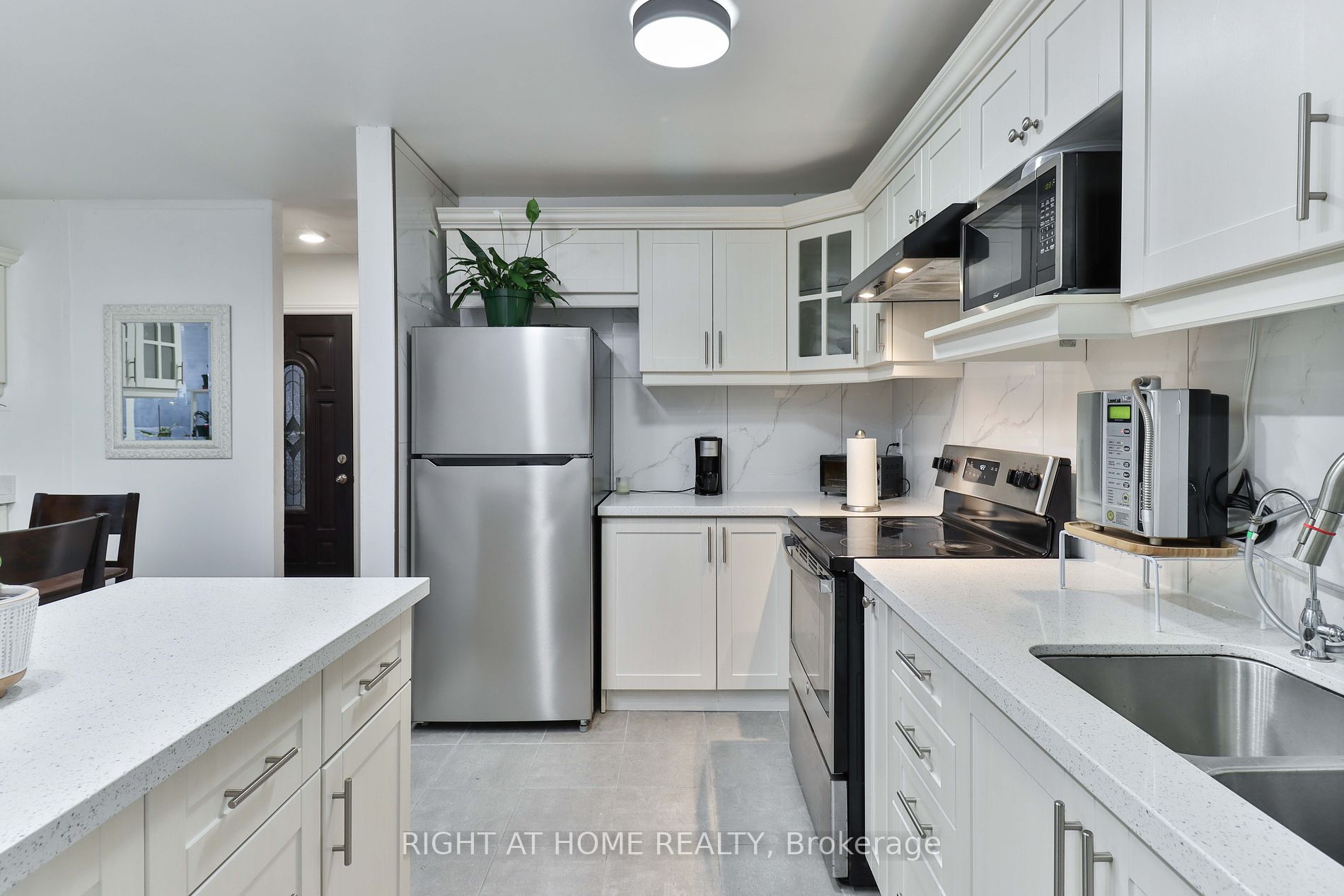 19 London Green Crt 98