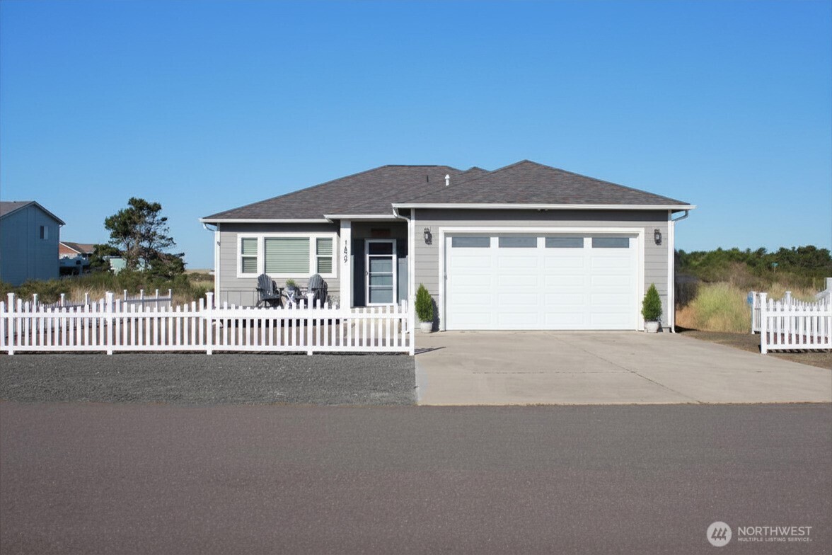 Move-in ready, this 1,288 sq ft home is located in a quiet Jetty neighborhood and offers a light-filled, open-concept layout.  Interior features include wood-grain ceramic tile flooring, propane fireplace, KitchenAid stainless steel appliances, gas  range, granite countertops, pantry, and island with bar seating. The primary suite includes a walk-in closet, additional  storage, and an ensuite bathroom with double vanity and fully tiled shower. Additional features include a dedicated  laundry room, on-demand propane hot water, central heating and air conditioning with heat pump, custom window  coverings, and an attached 2-car garage. Close to Jetty and beach access, with potential to enjoy ocean air, coastal  surroundings, and sky views throughout the day. Suitable for full-time living, second home use, or investment.