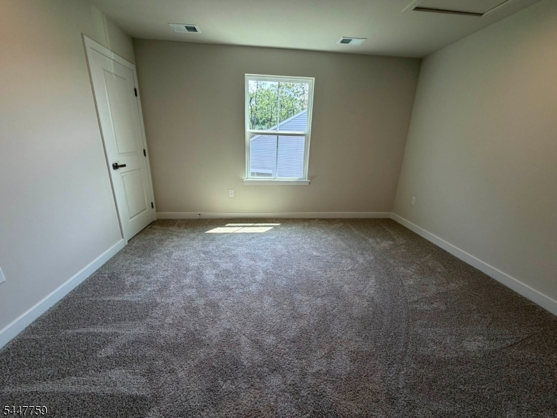 40 Thomas Knoll Blvd — photo 18 of 30