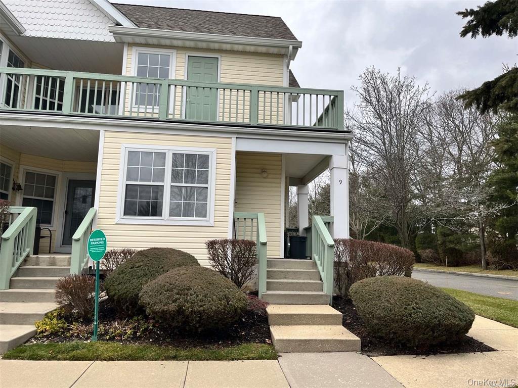 Welcome to this sunny and bright Condo with a large balcony!  It's an open concept with cathedral ceilings.  There is a large ensuite master with a walk-in-closet.  It's spacious living that includes an eat in kitchen, dining room, living room and 1/2 bath.  Ameneties include a salt water swimming pool, tennis courts, clubhouse & gym!