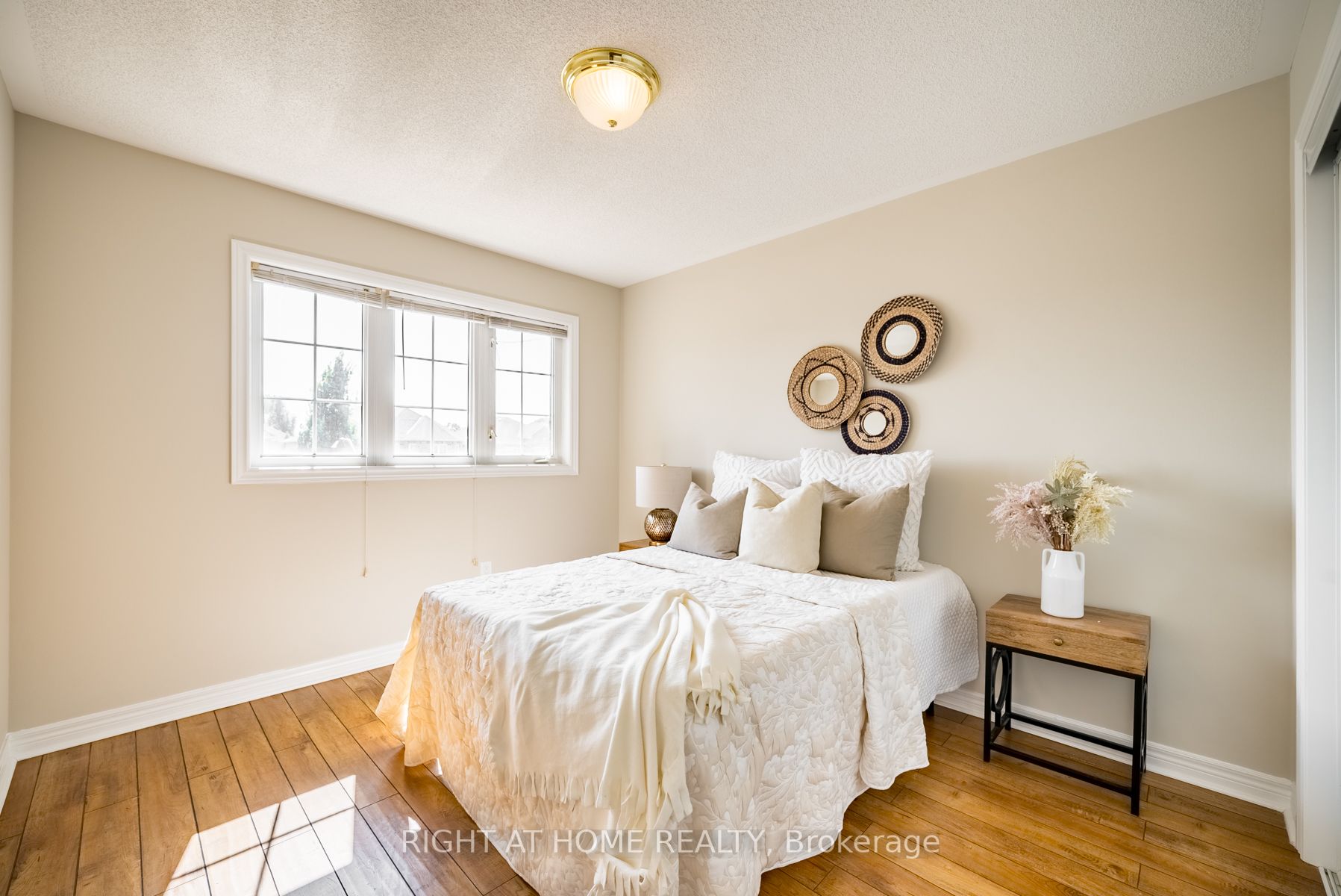 49 Ball Cres
