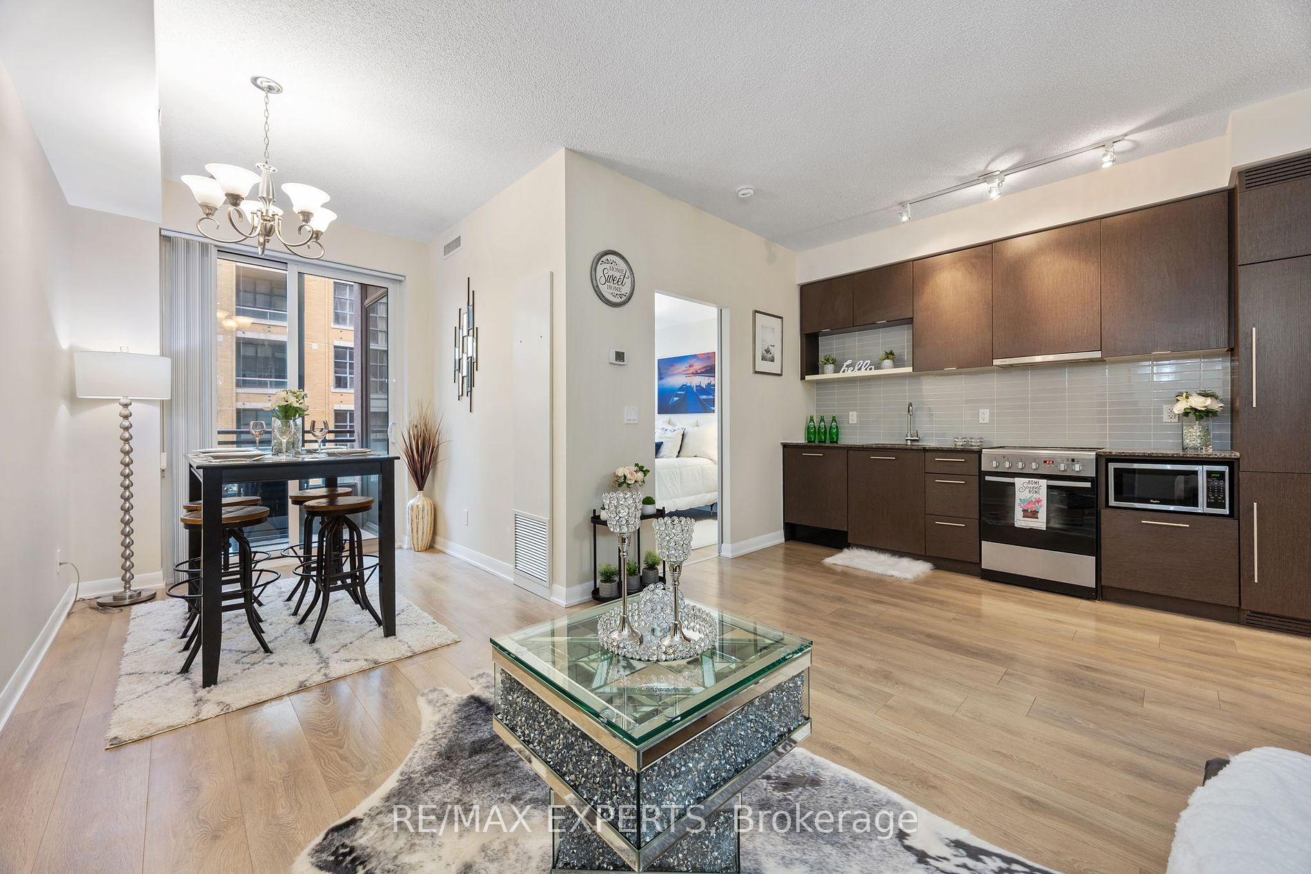 435 W Richmond St 802