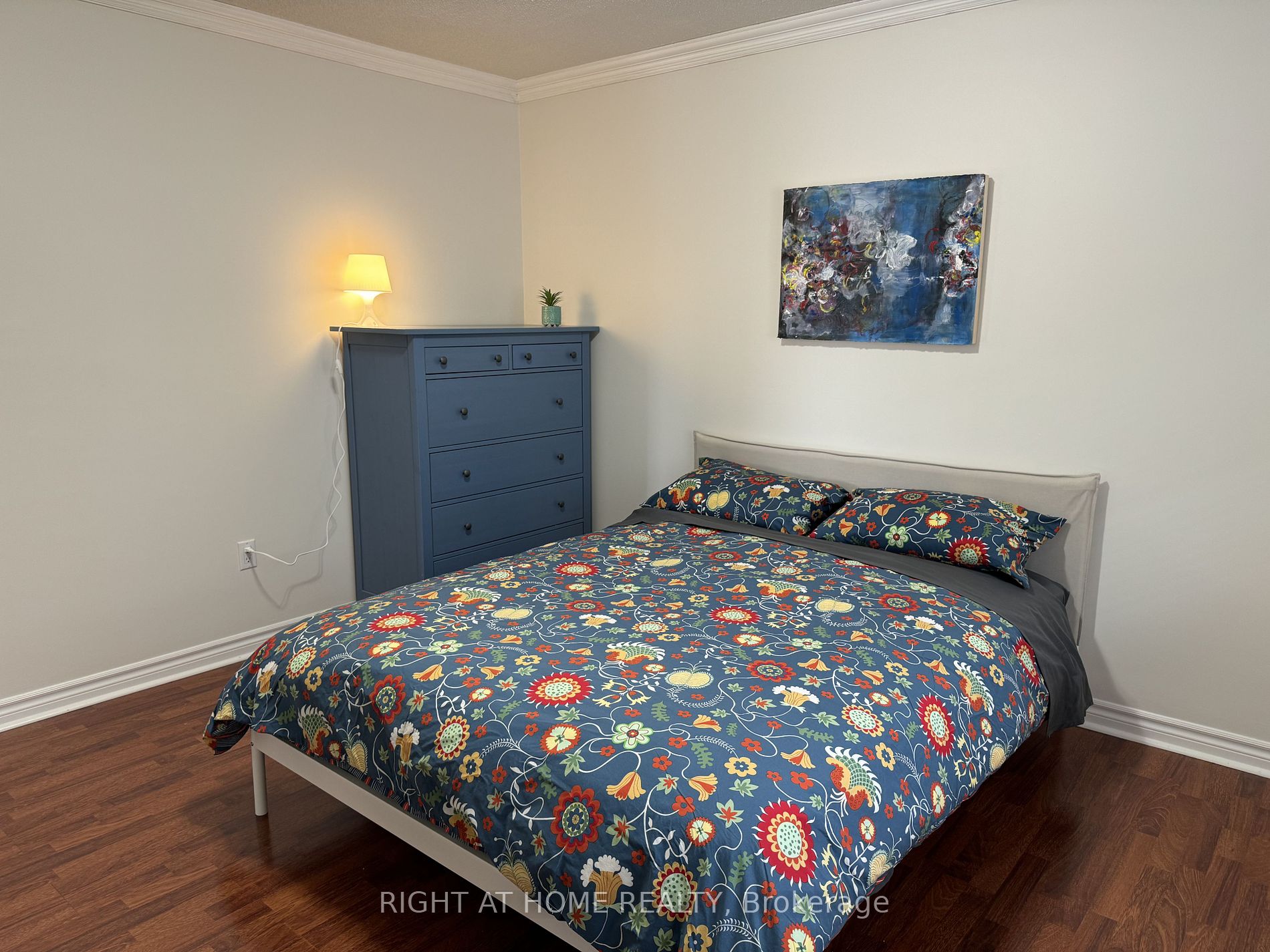 5276 Floral Hill Cres