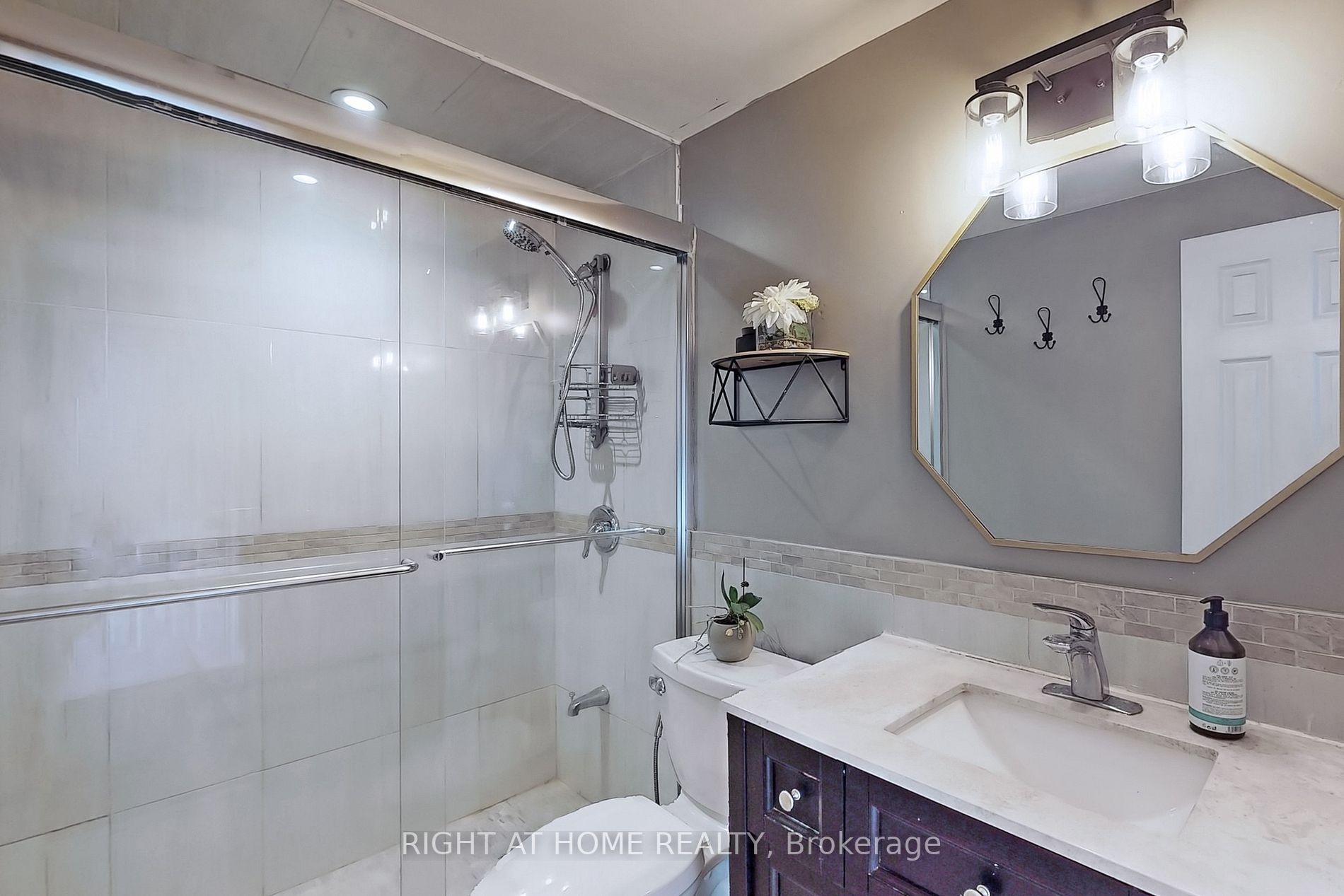 12 Plaisance Rd