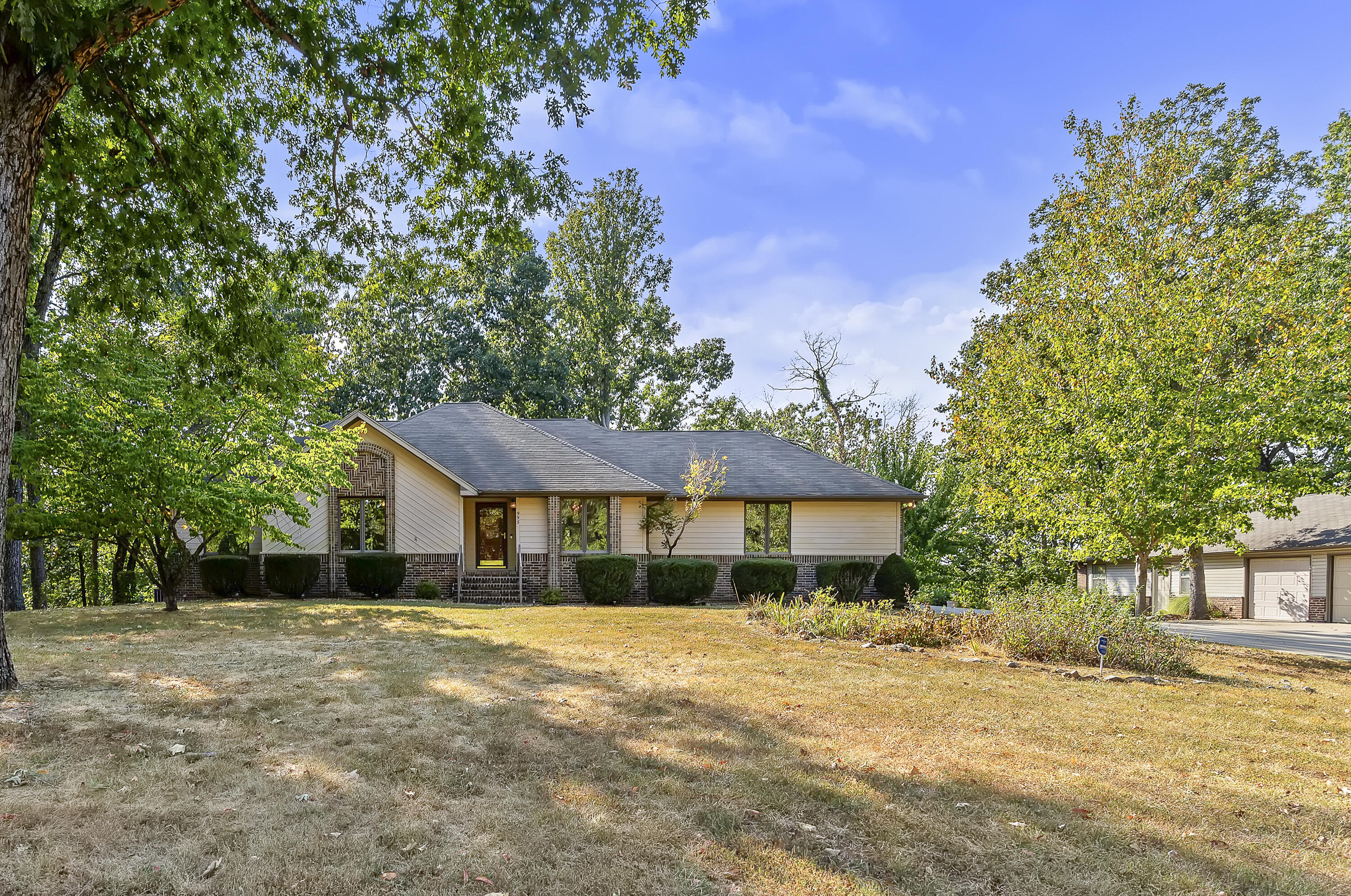 995 S Stanford Drive