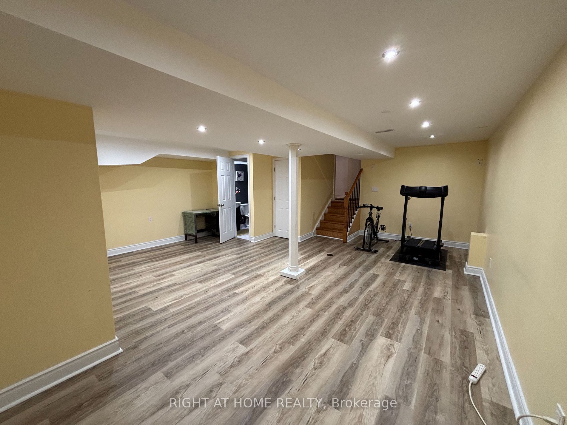 242 Roywood Dr