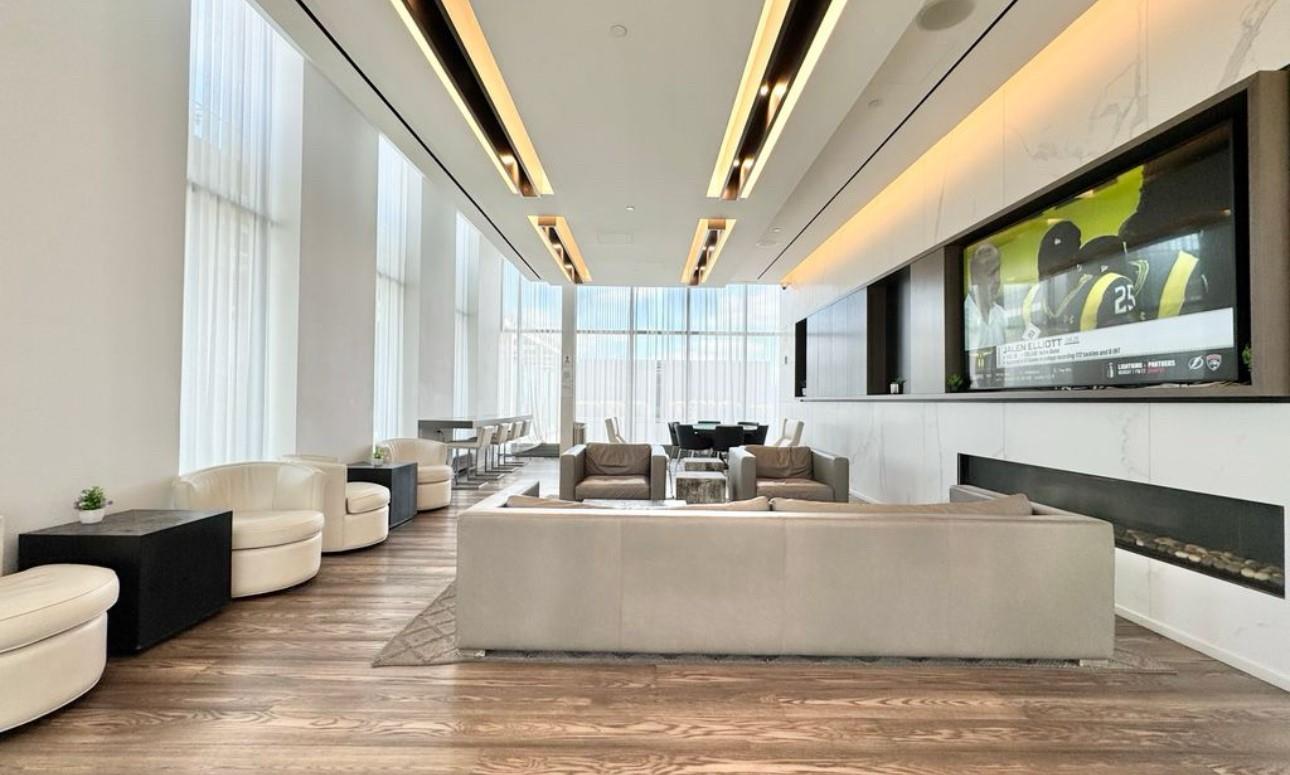 Skyview Grand Three Luxury 1 bedroom + 1 office room. Located in the middle of Flushing. 3 min to 7 Train Main Street. Supermarket, Shopping center, and many restaurants in this building. Gym, Swimming pool, Sauna,Tennis court.