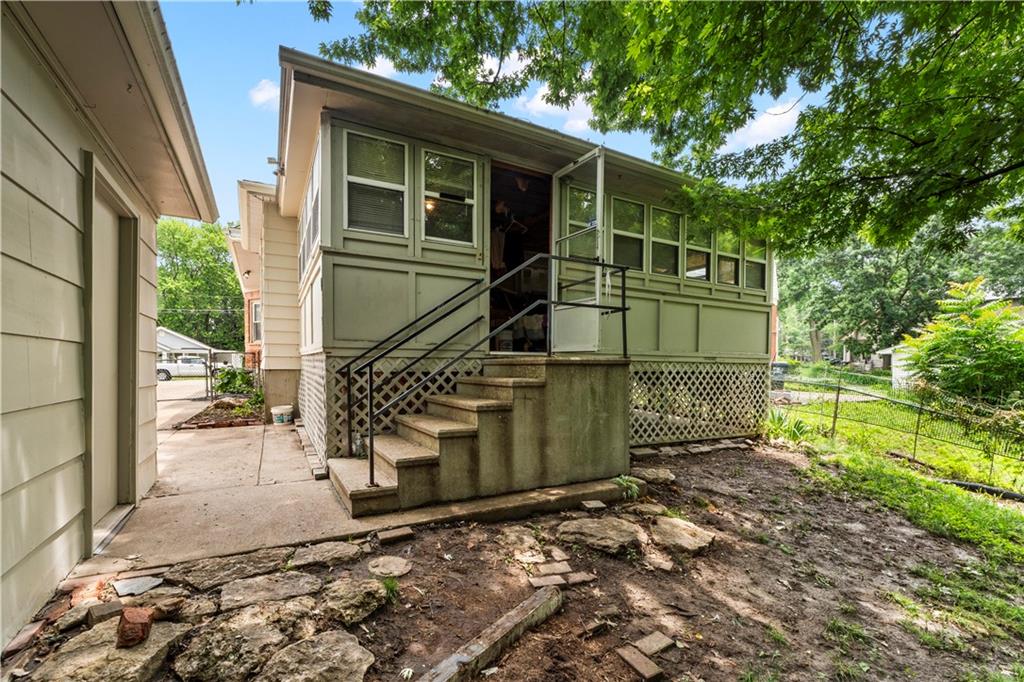 808 N River Boulevard