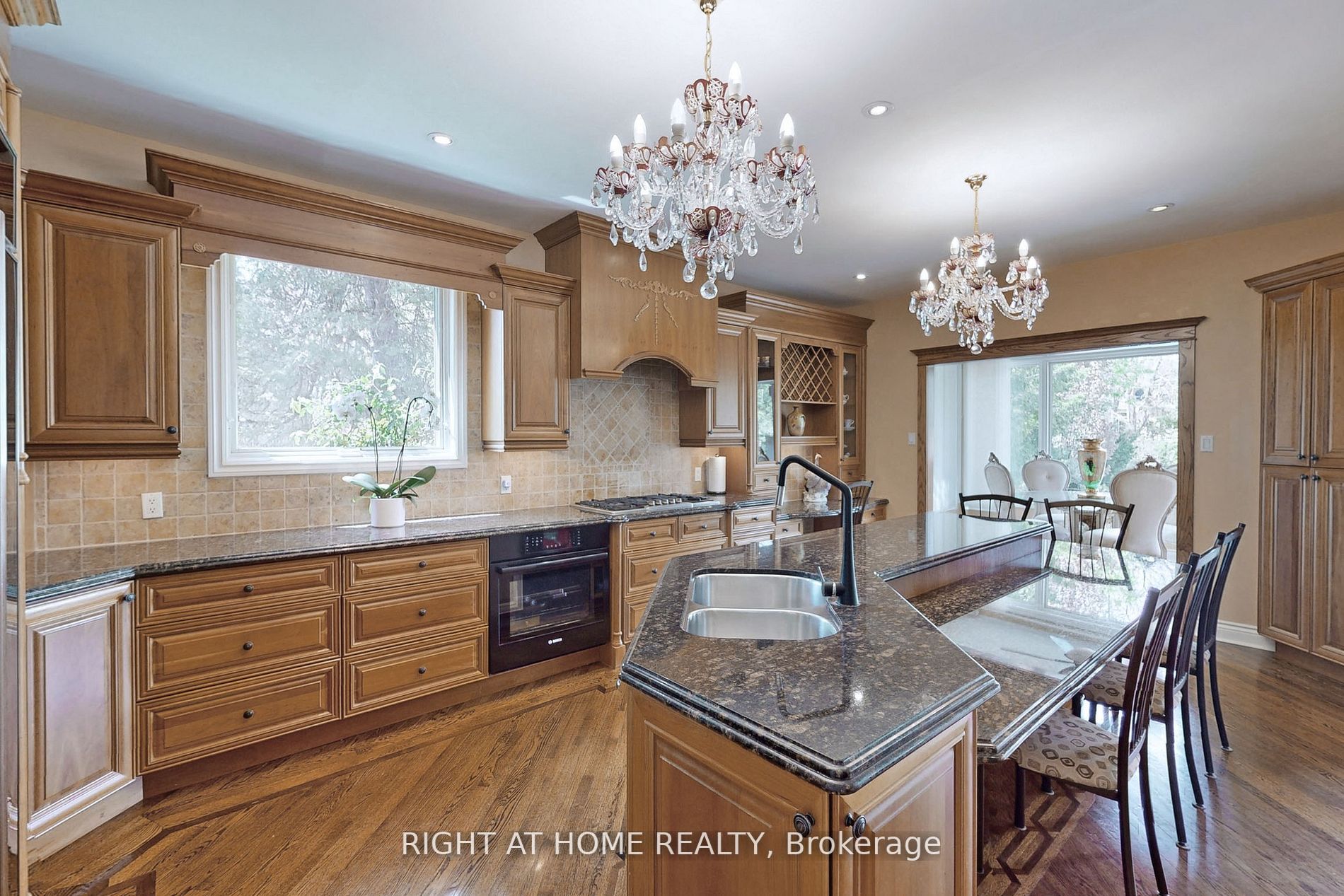 375 W Lakeshore Rd