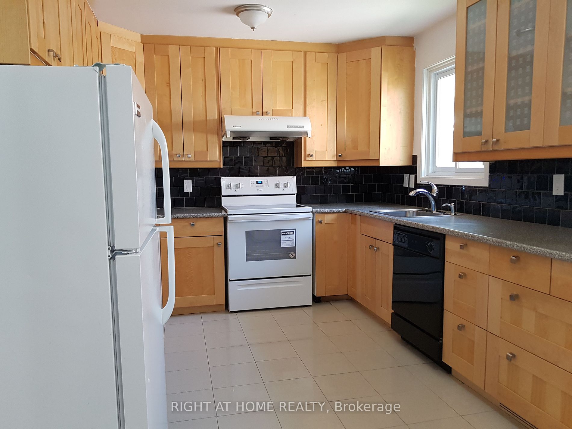 1310 Luna Crt Upper