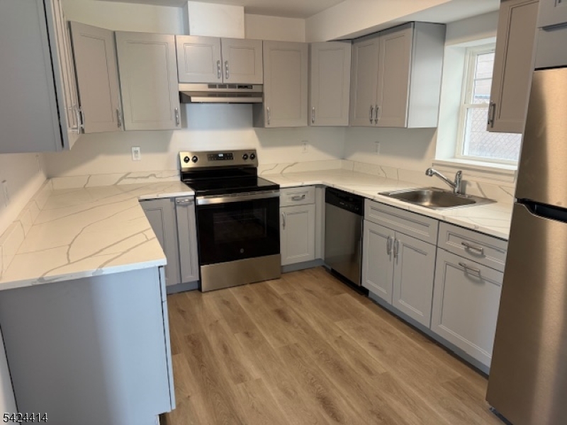 237 Main St — photo 3 of 11
