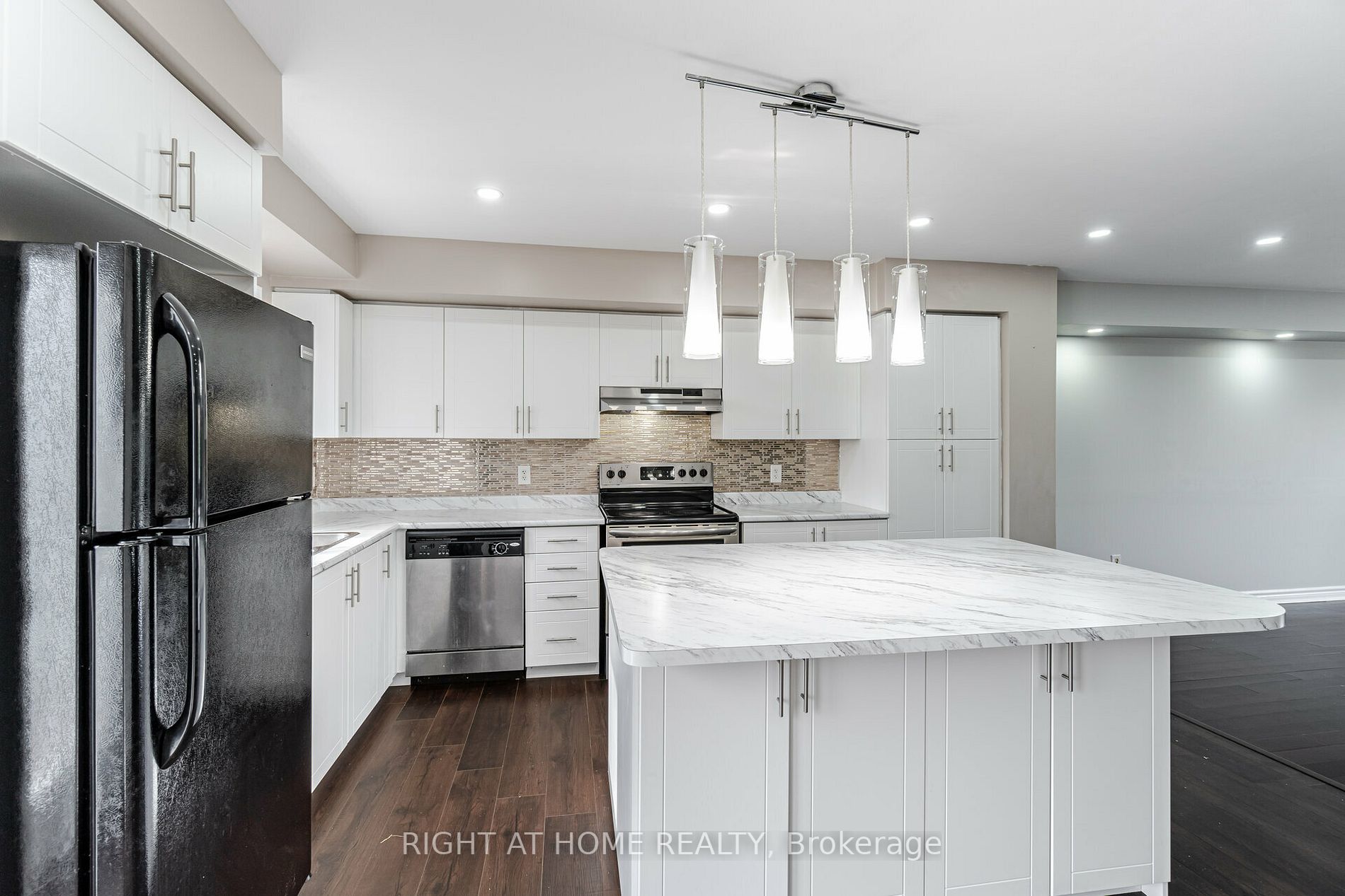 60 Fairwood Circ 45