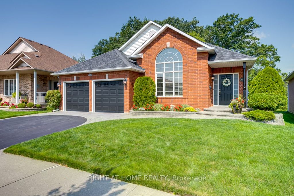 311 Waterbury Cres