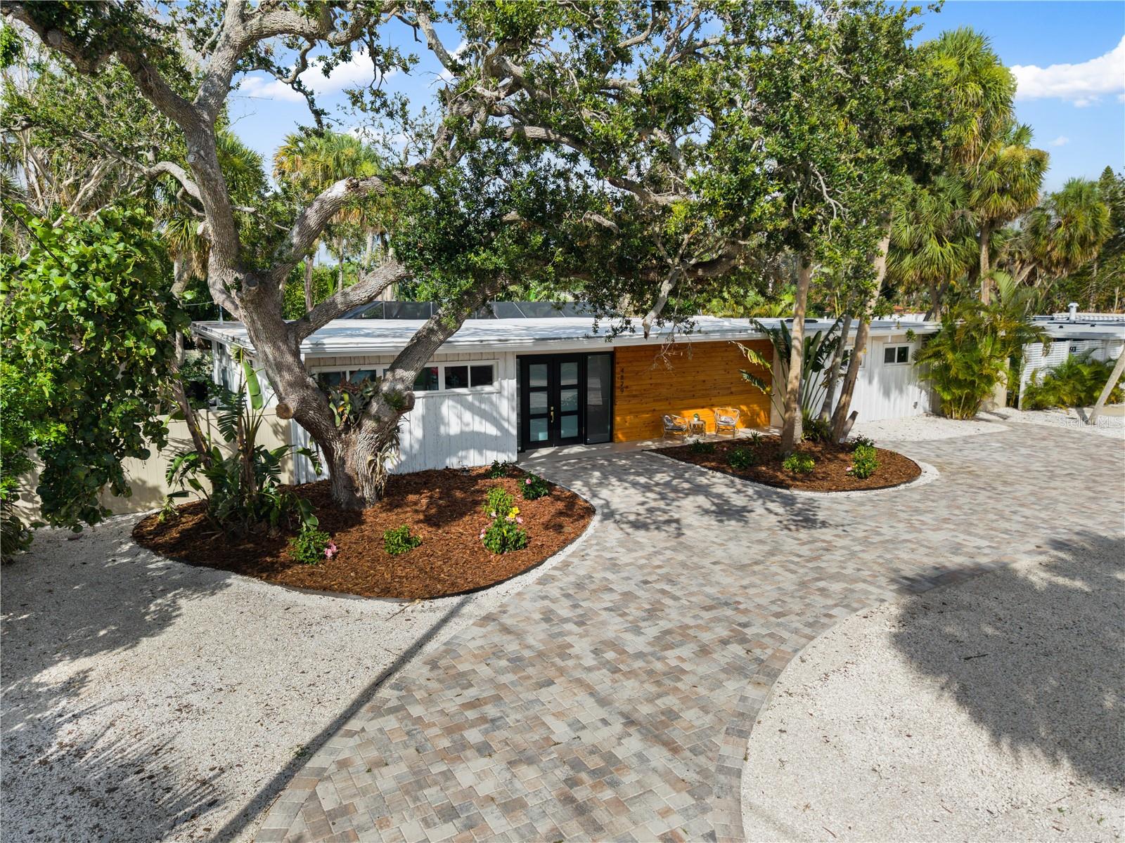 4879 Commonwealth Drive, Sarasota, FL